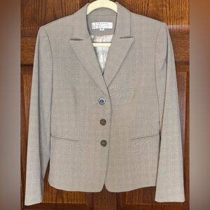 Tahari Arthur S. Levine Women’s Beige Plaid Blazer/Skirt Suit 8P